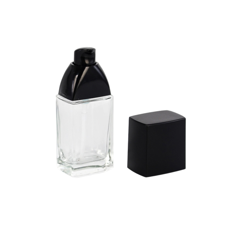 Petite bouteille de lotion carrée en verre avec couvercles en plastique noir mat