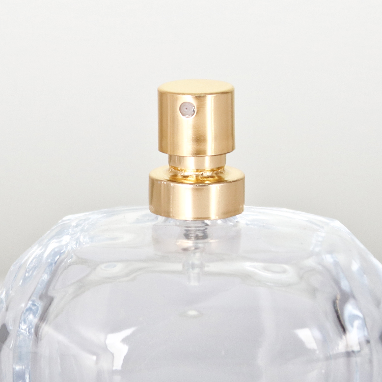 Dernière bouteille de parfum chaud avec couvercle en plastique transparent à fond épais et pulvérisateur de brume dorée